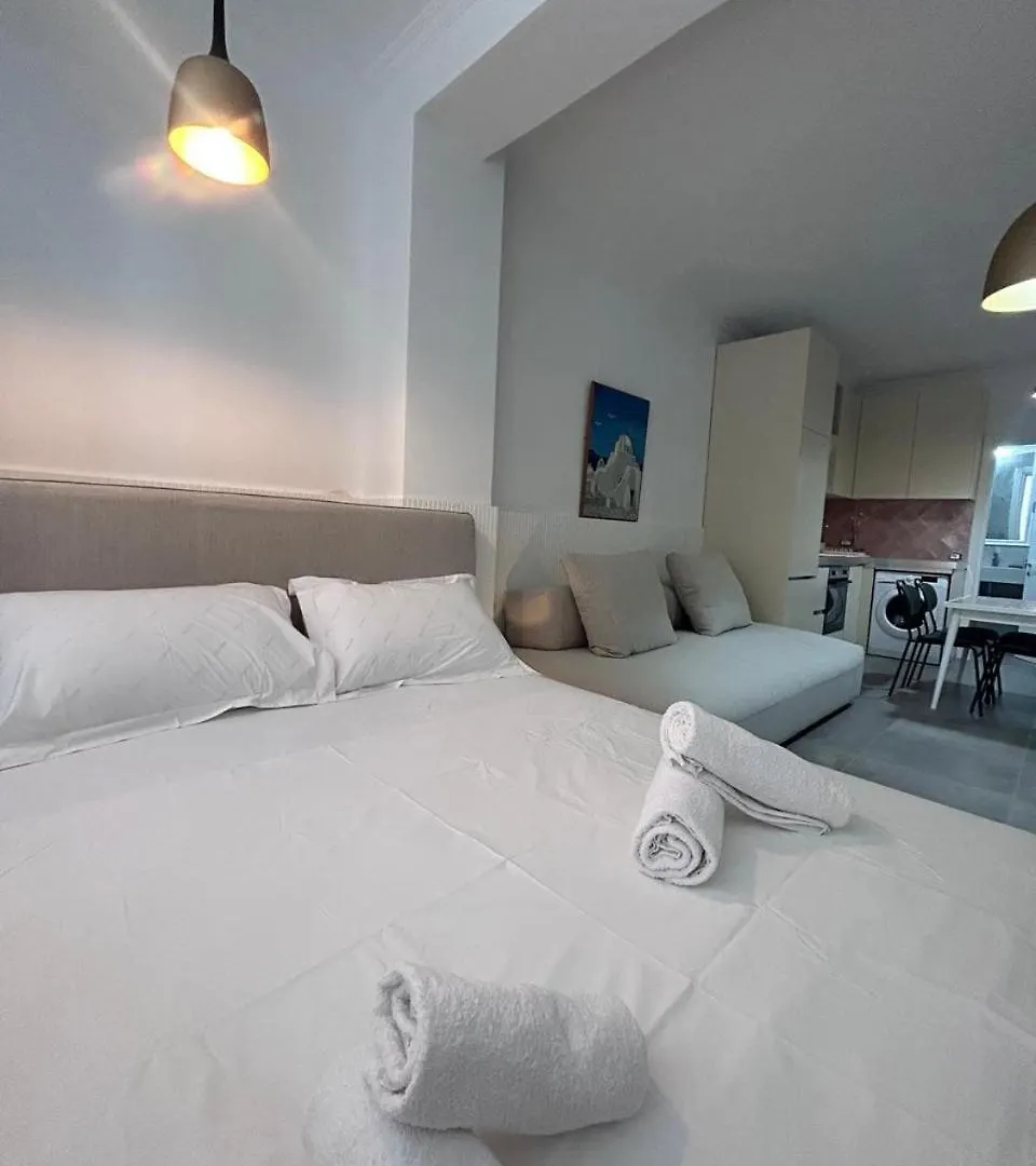 Kostanca Pool & Bay Studio Sarandë アパート